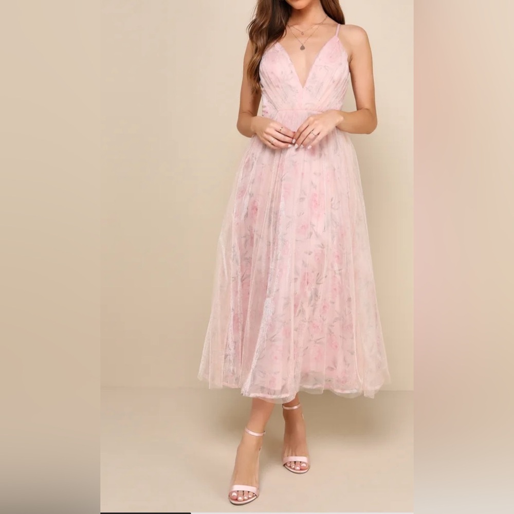 Lulu’s Blissfully Lovely Blush Pink Floral Mesh Pleated
Midi Dress size M